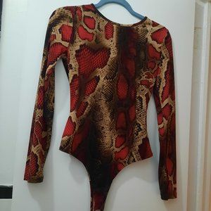 Snake print long sleeve bodysuit top with button enclosures (S)